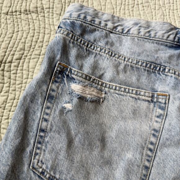 Gap Blue Jean Low Stride Short Denim Distressed Raw Hem Light Wash Size 12 - Picture 7 of 7